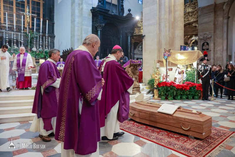 Addio a Benedetto XVI: il cordoglio e il ricordo di mons. Repole - Diocesi  di Torino